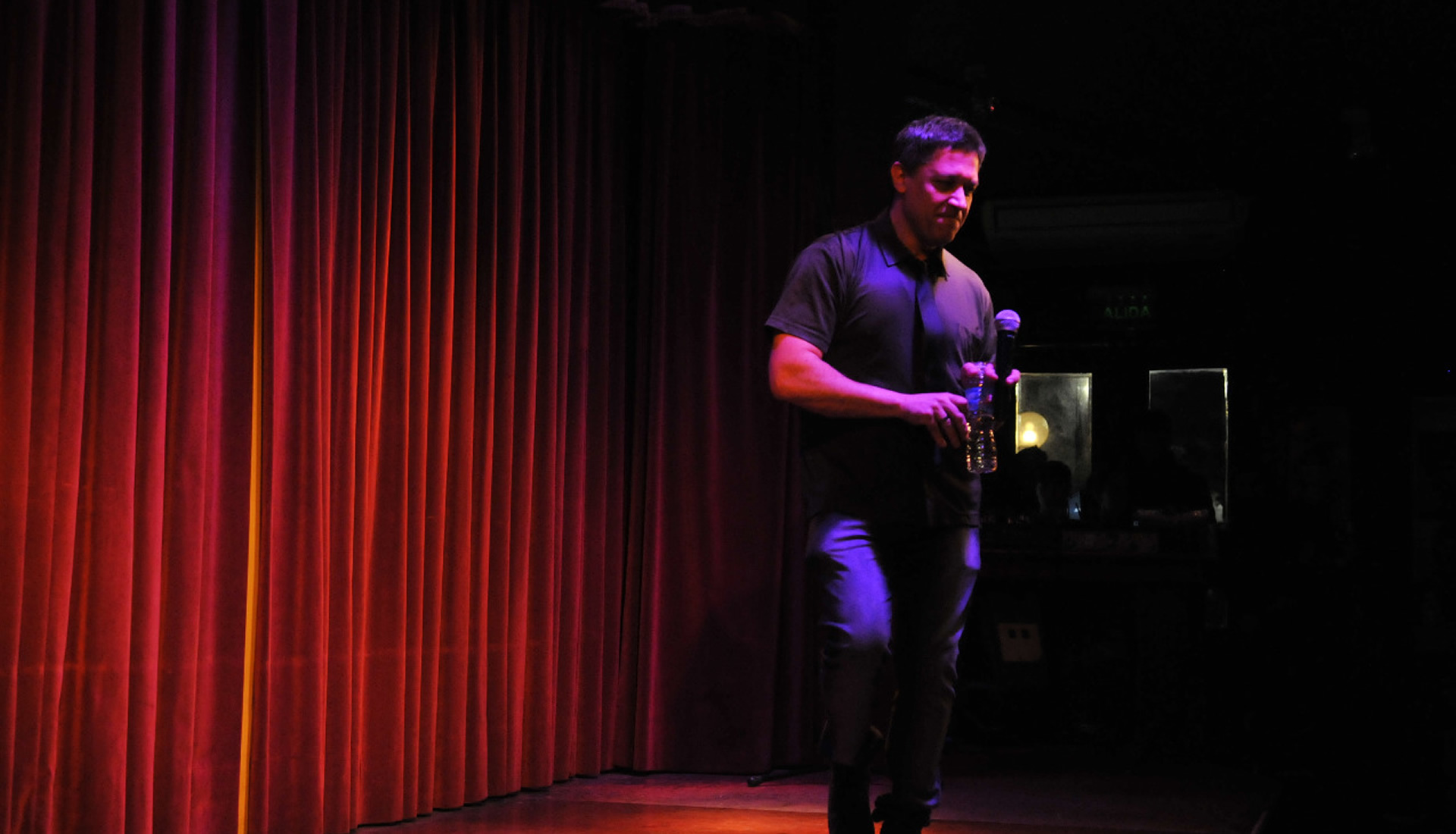 Walter Deleón (también conocido como Walter Luis Deleón) comediante, humorista, actor argentino