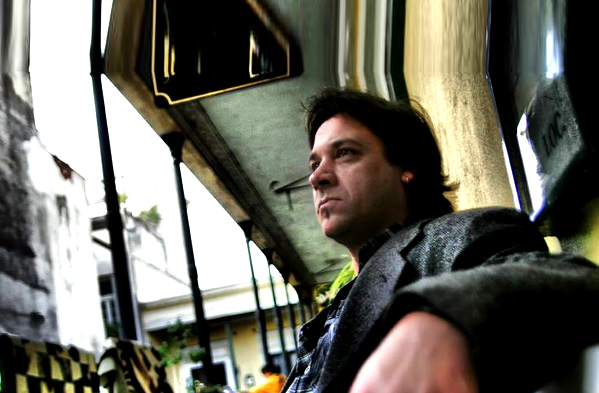 Walter Deleón (también conocido como Walter Luis Deleón), escritor, poeta, guionista, dramaturgo argentino