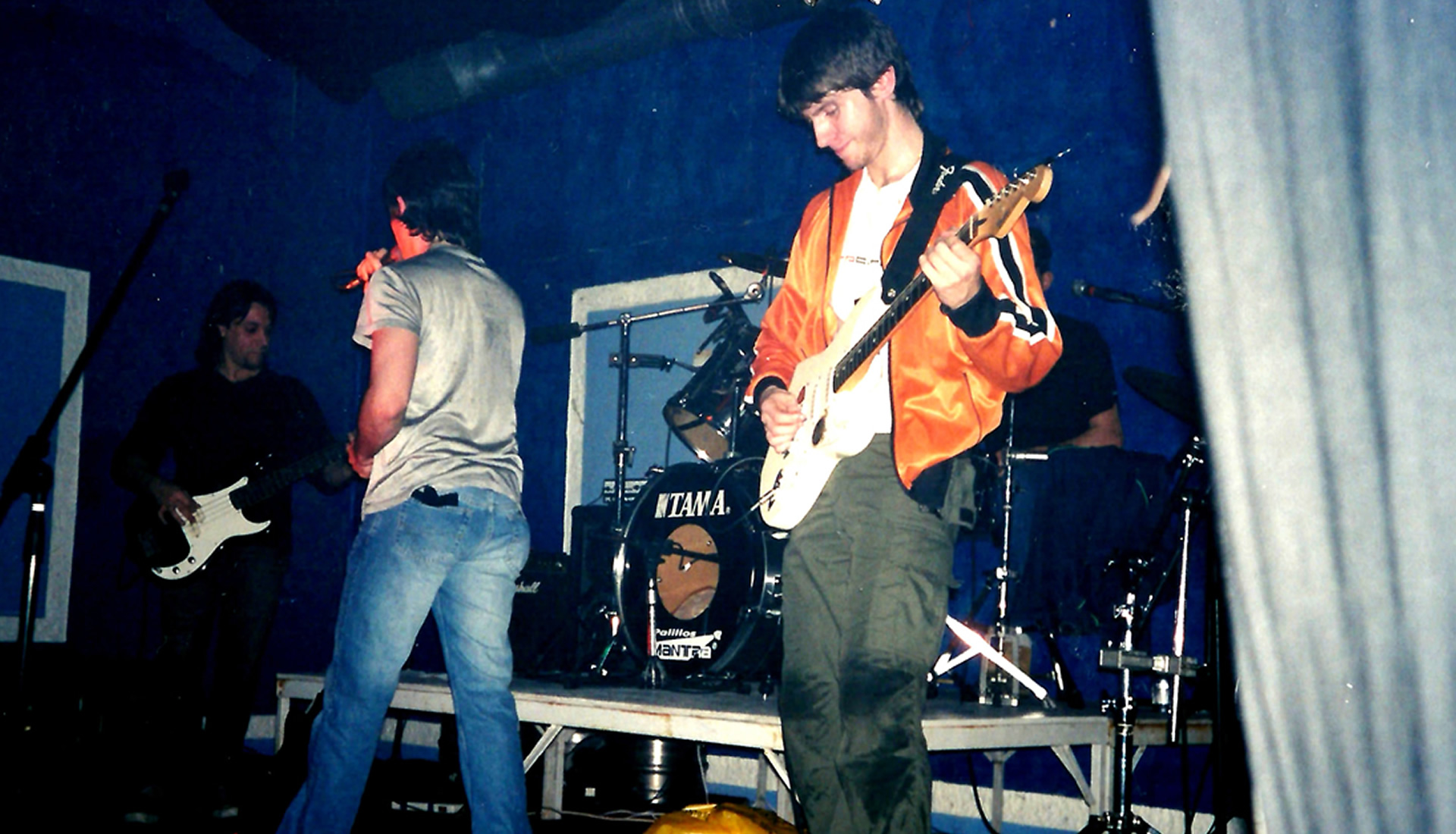 Walter Deleón (también conocido como Walter Luis Deleón), músico argentino