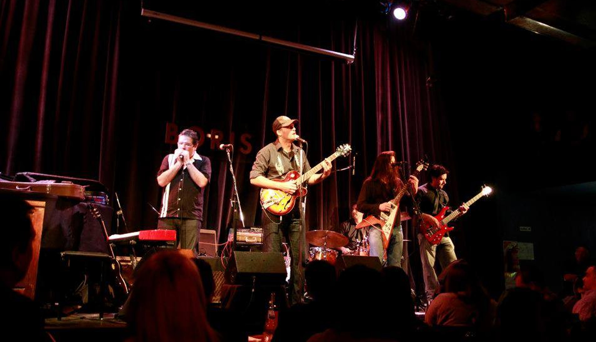 Walter Deleón (también conocido como Walter Luis Deleón), músico argentino