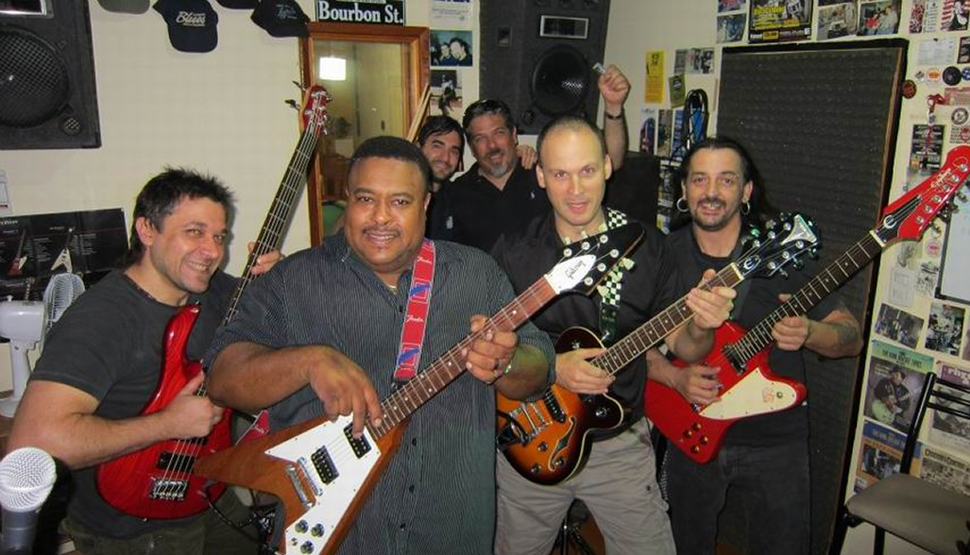 Walter Deleón (también conocido como Walter Luis Deleón), músico argentino