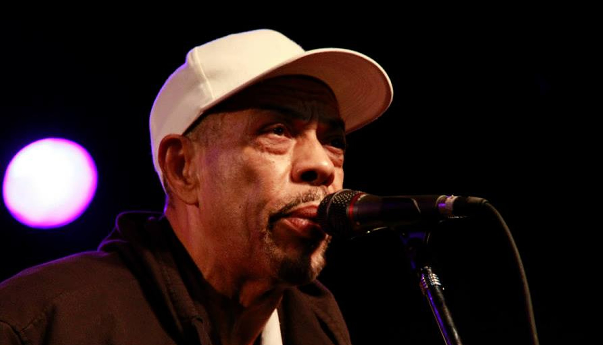 Walter Deleón (también conocido como Walter Luis Deleón), músico argentino