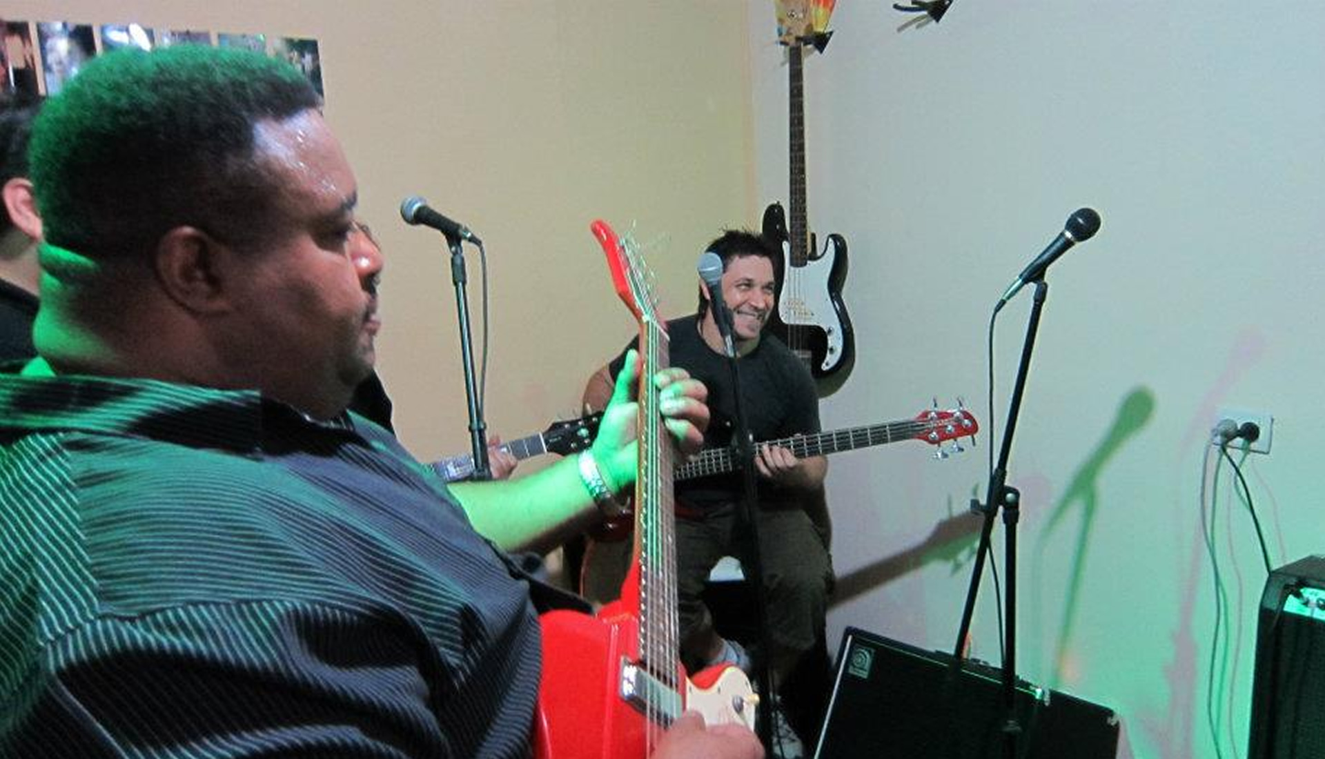 Walter Deleón (también conocido como Walter Luis Deleón), músico argentino