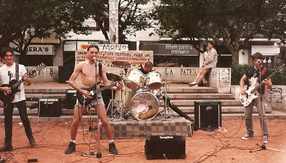 Walter Deleón (también conocido como Walter Luis Deleón), músico argentino