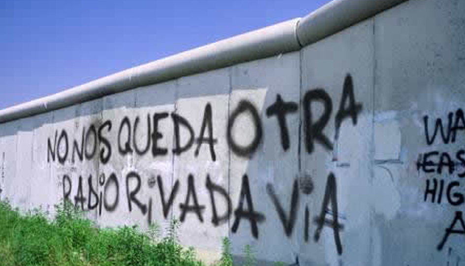 Walter Deleón (también conocido como Walter Luis Deleón), creativo, músico, comediante, escritor, poeta, guionista, dramaturgo argentino
