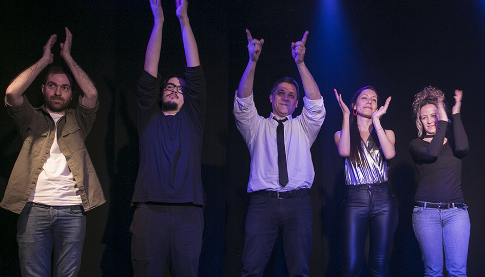 Walter Deleón (también conocido como Walter Luis Deleón), creativo, músico, comediante, escritor, poeta, guionista, dramaturgo argentino