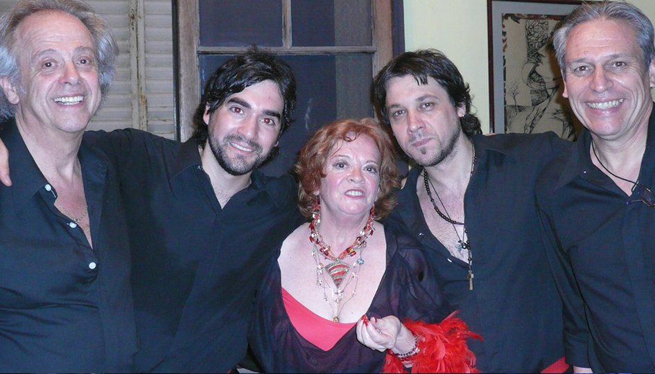 Walter Deleón (también conocido como Walter Luis Deleón), creativo, músico, comediante, escritor, poeta, guionista, dramaturgo argentino